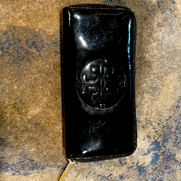 Black leather Tory Burch wallet - Picture 1 of 6